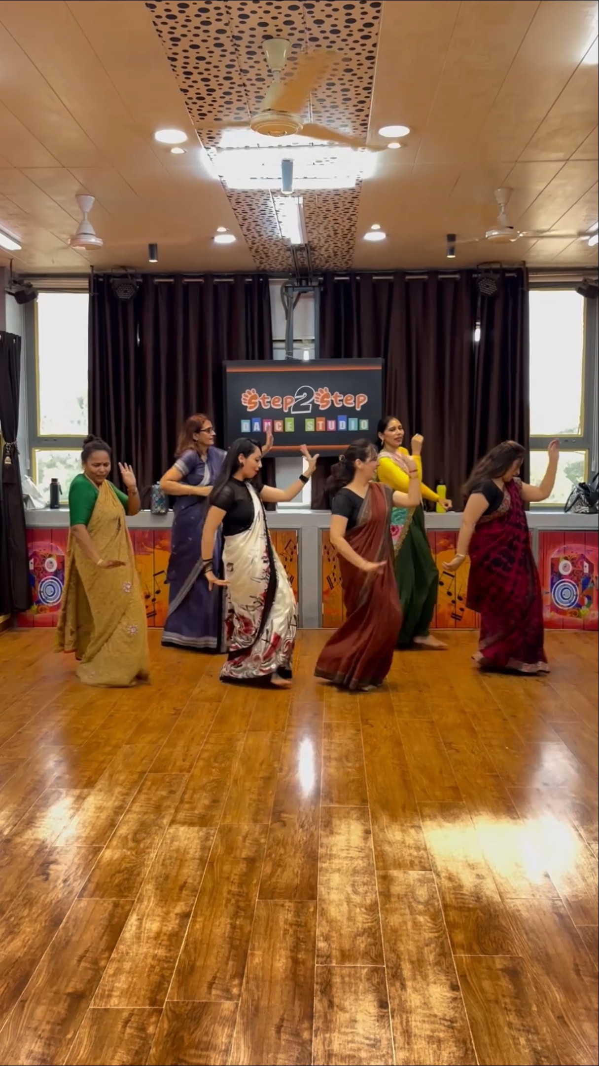 Mere Haathon Mein Nau Nai Chudiyaan l Easy Dance Steps l Old Songs l YouTube Shorts #dance #shorts